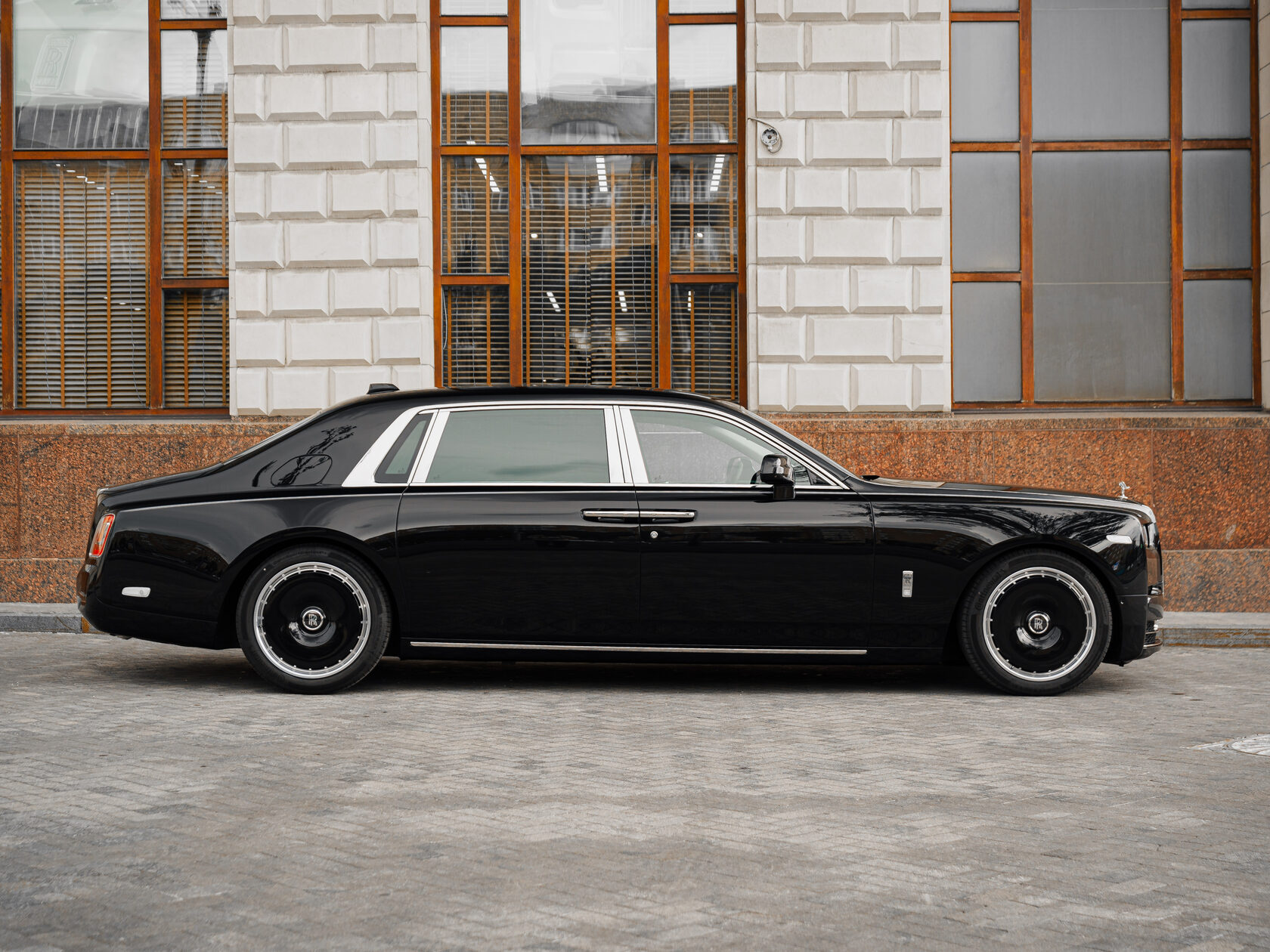Rolls-Royce Phantom Extended  <br>Black Diamond 