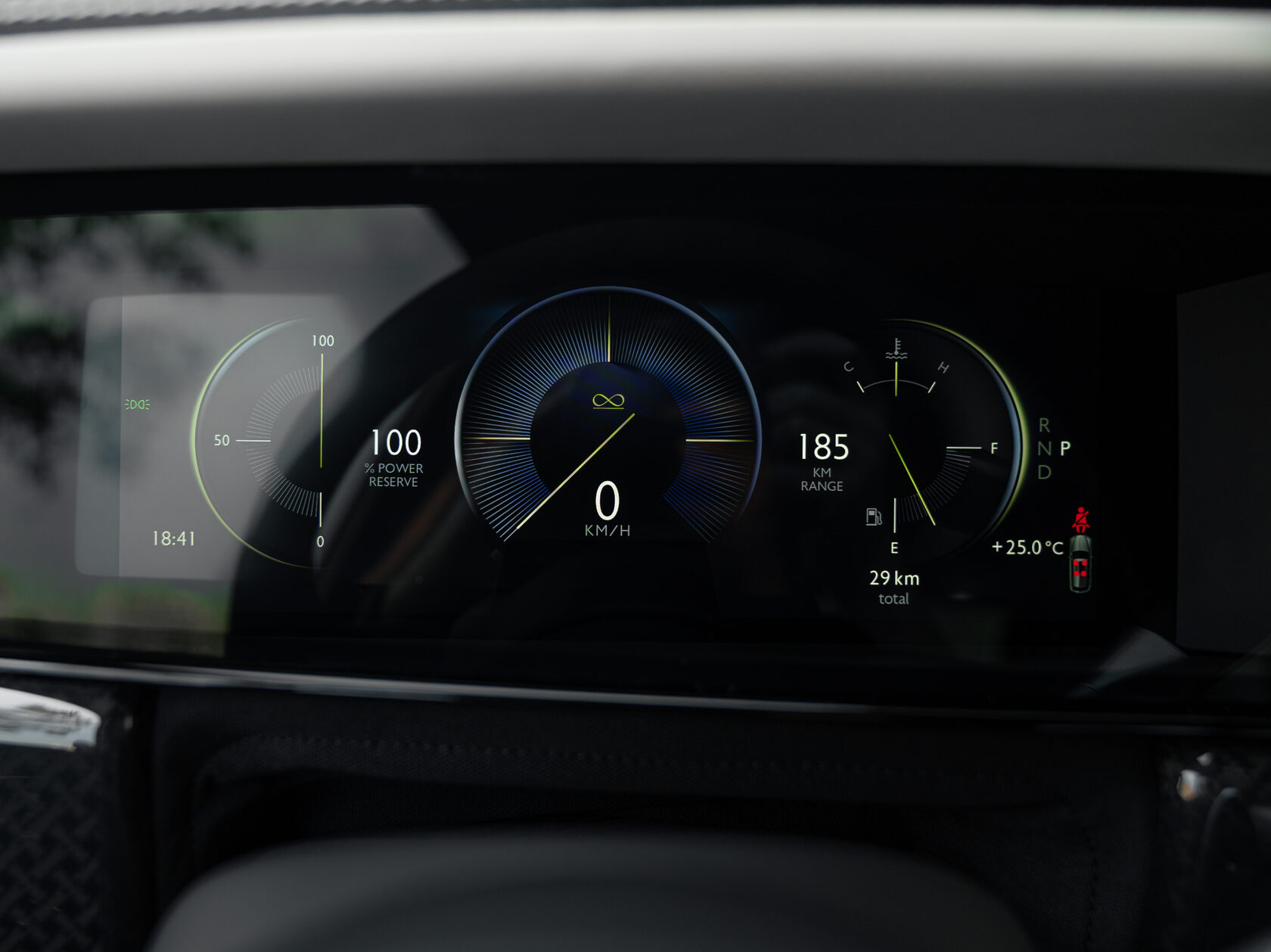 Rolls-Royce Cullinan Black Badge II  <br>Черный 