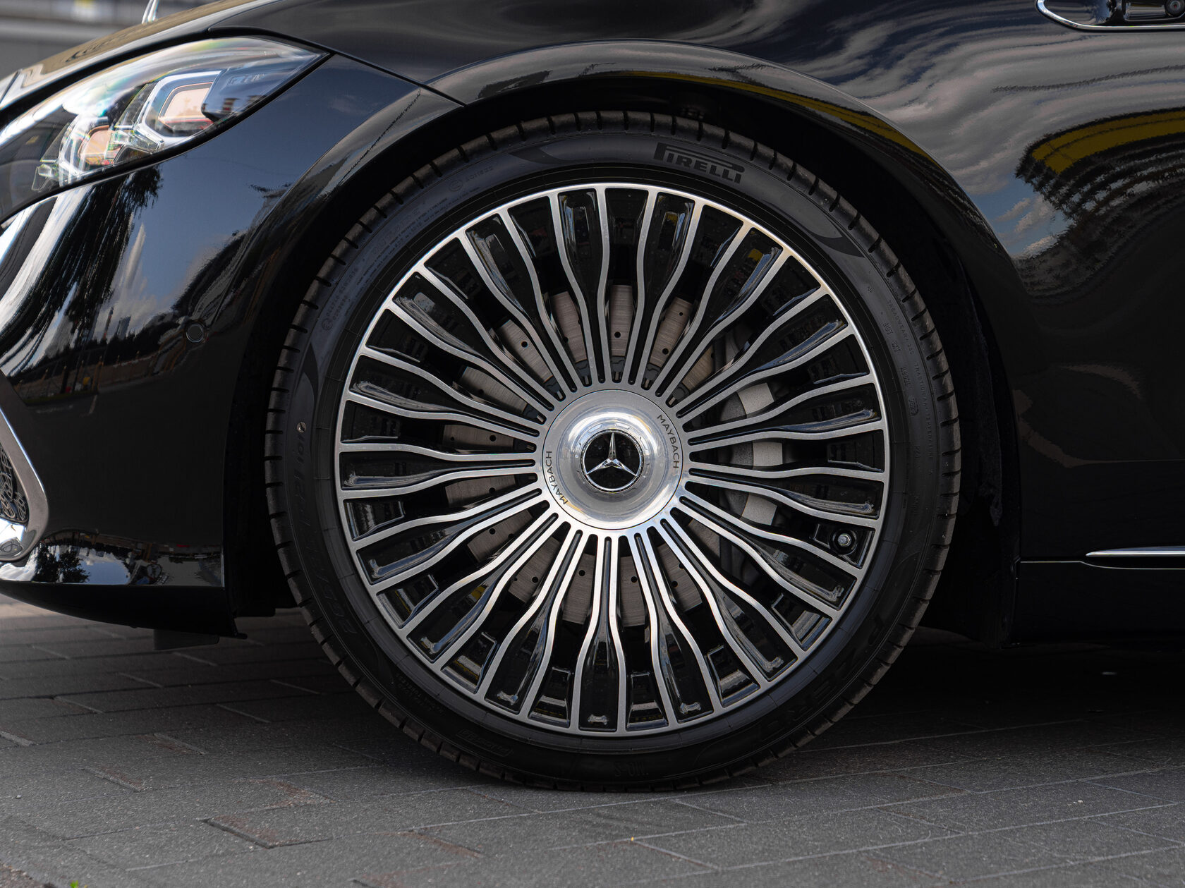 Rolls-Royce Maybach S 580 II  <br>черный обсидиан с покрытием металлик 