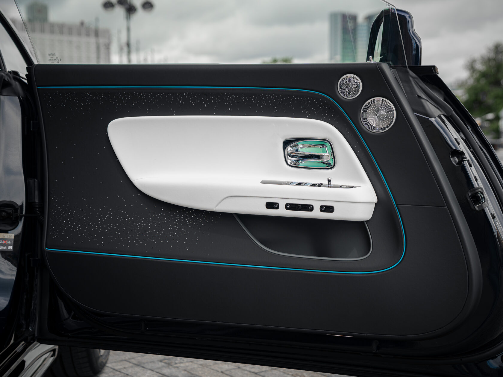 Rolls-Royce Black Badge Spectre  <br>Не указано